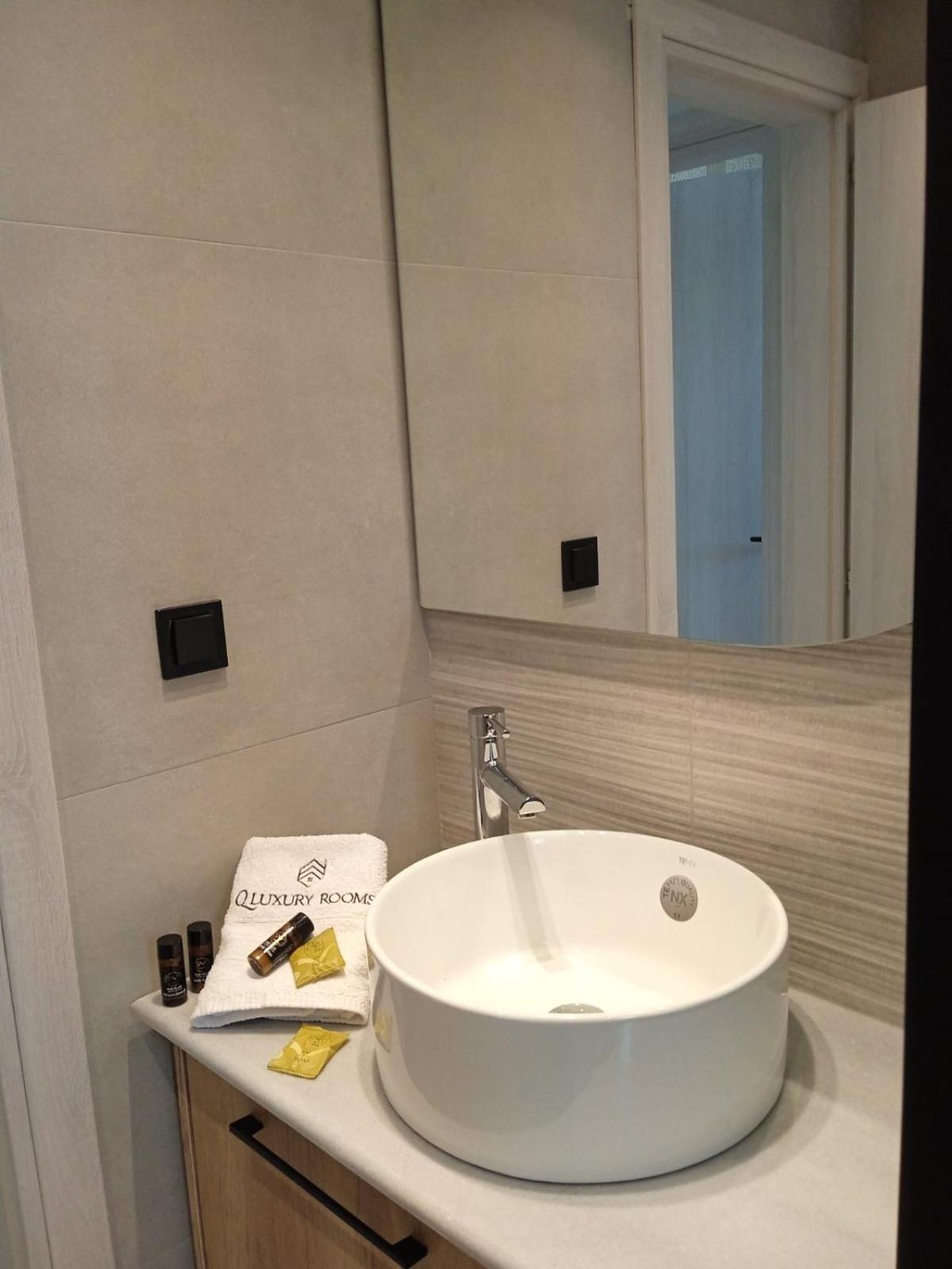 Q Luxury Rooms Paleros Δωμάτιο φωτογραφία